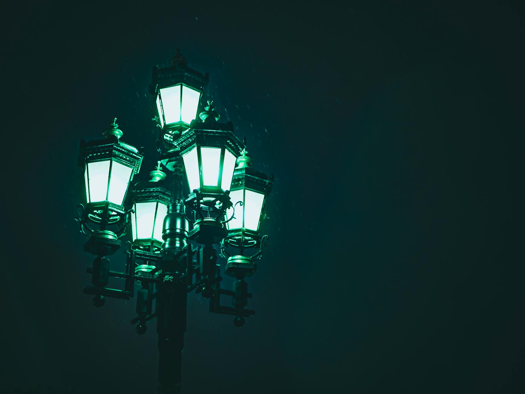 Affordable Mood Lighting: 8 Lava Lamps Under $50