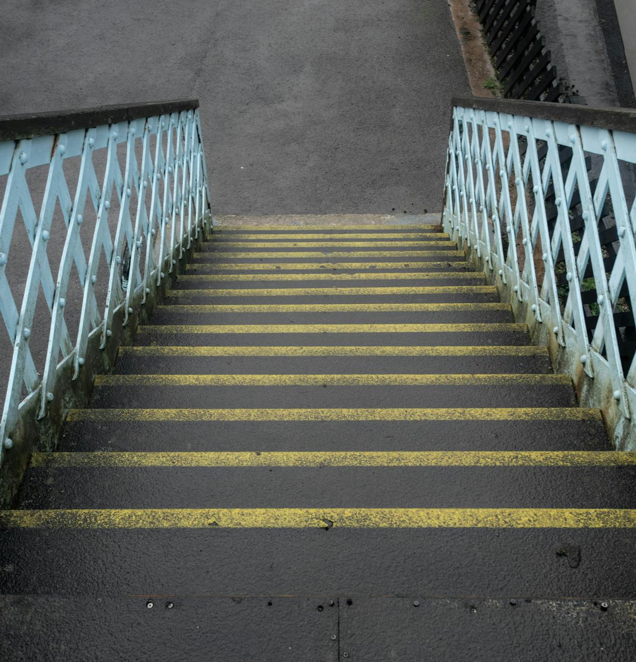 How To Properly Light A Walkway For Safety And Style.