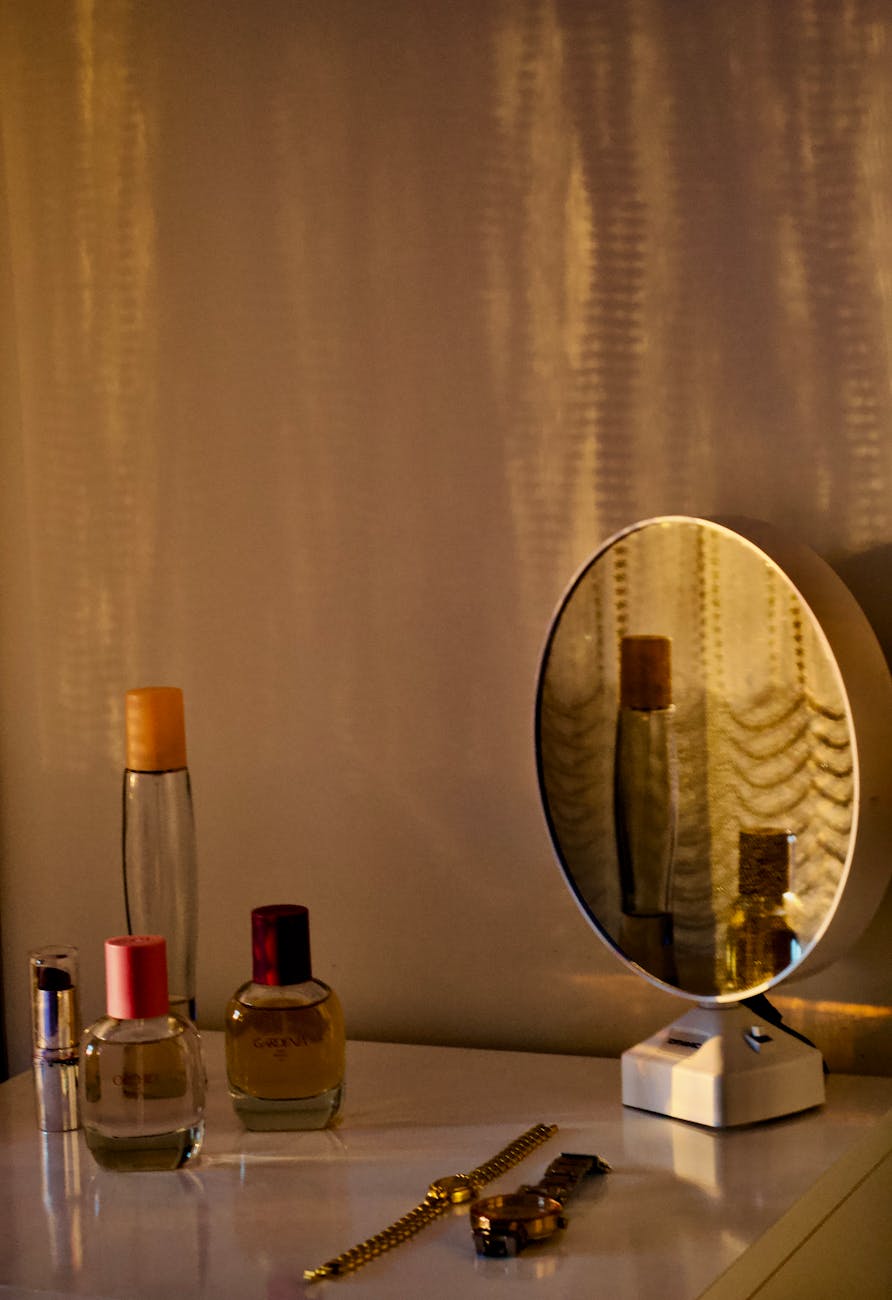 Glam Living: 10 Crystal And Gold Lamps For A Luxe Look