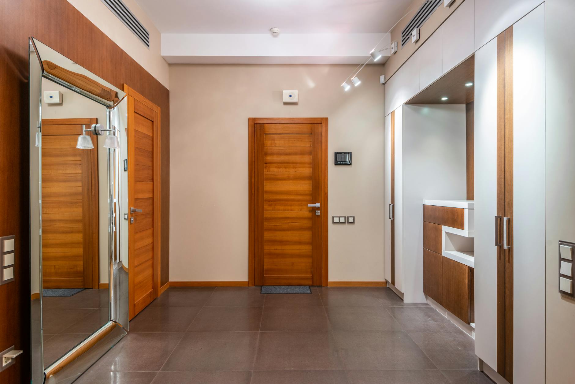 The Best Floor Lamps For Small Apartments: Maximize Light, Minimize Footprint