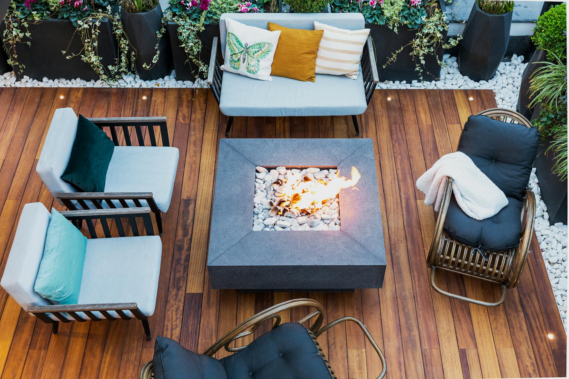A Beginner’s Guide To Lighting Your Deck And Patio For Entertaining.