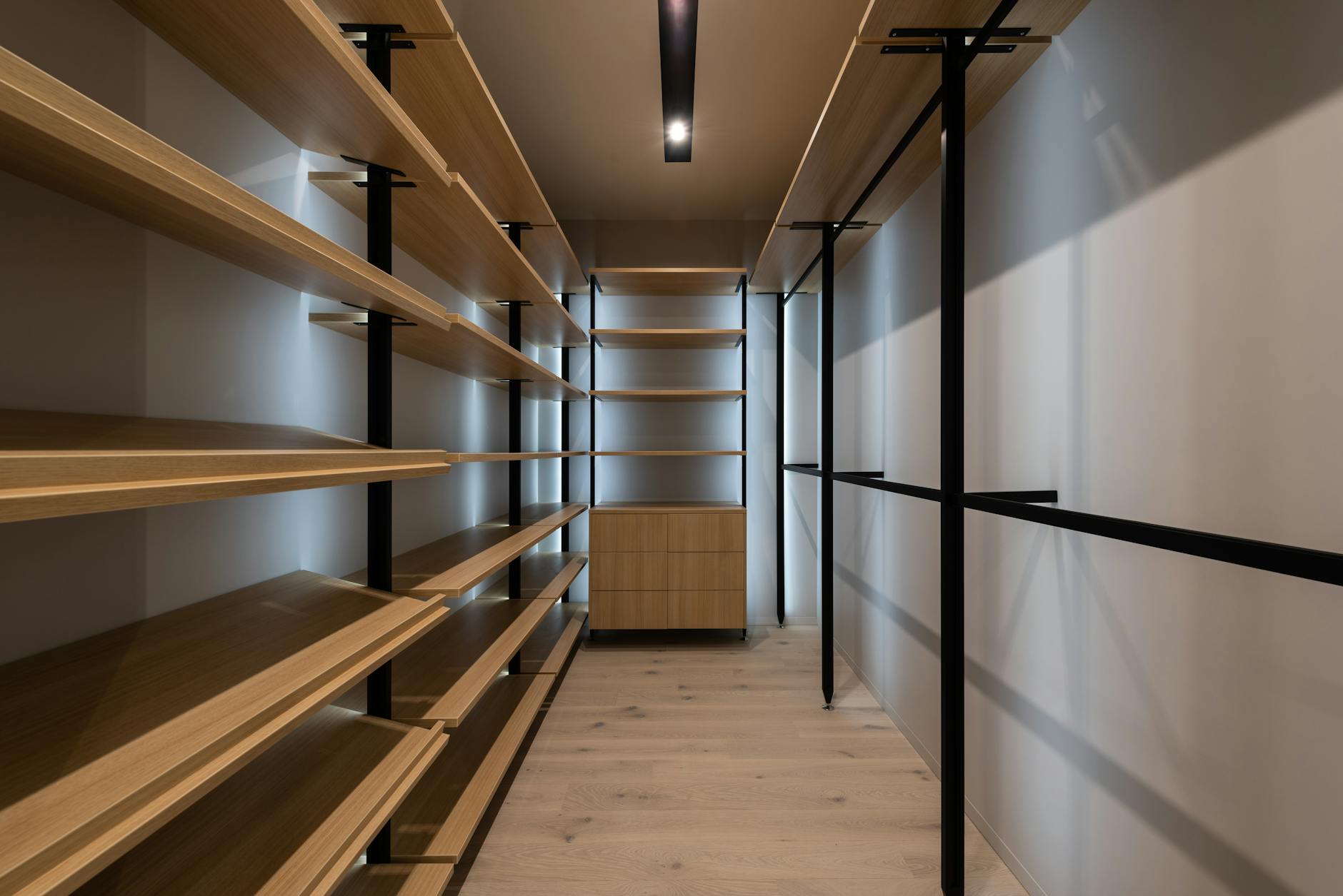 Designing A Custom Walk-In Closet Of Your Dreams